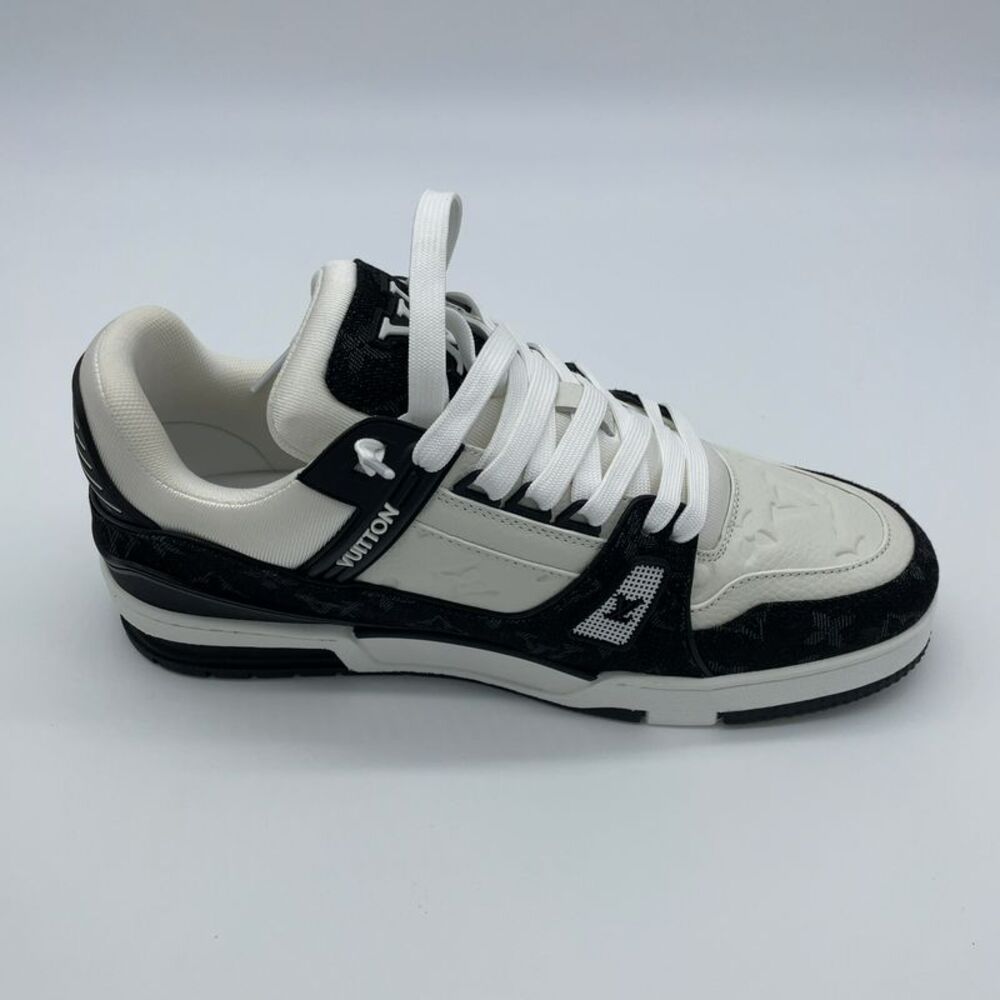 Louis Vuitton Men's Trainer Sneakers - Picture 4 of 6